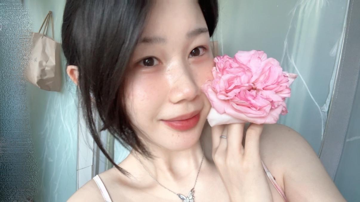 最近天气还不错偶尔会下场雨 我还是那么喜欢花