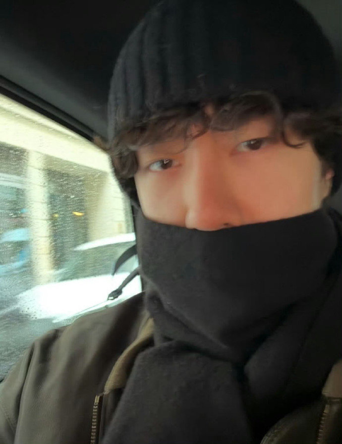 王一博ins自拍。