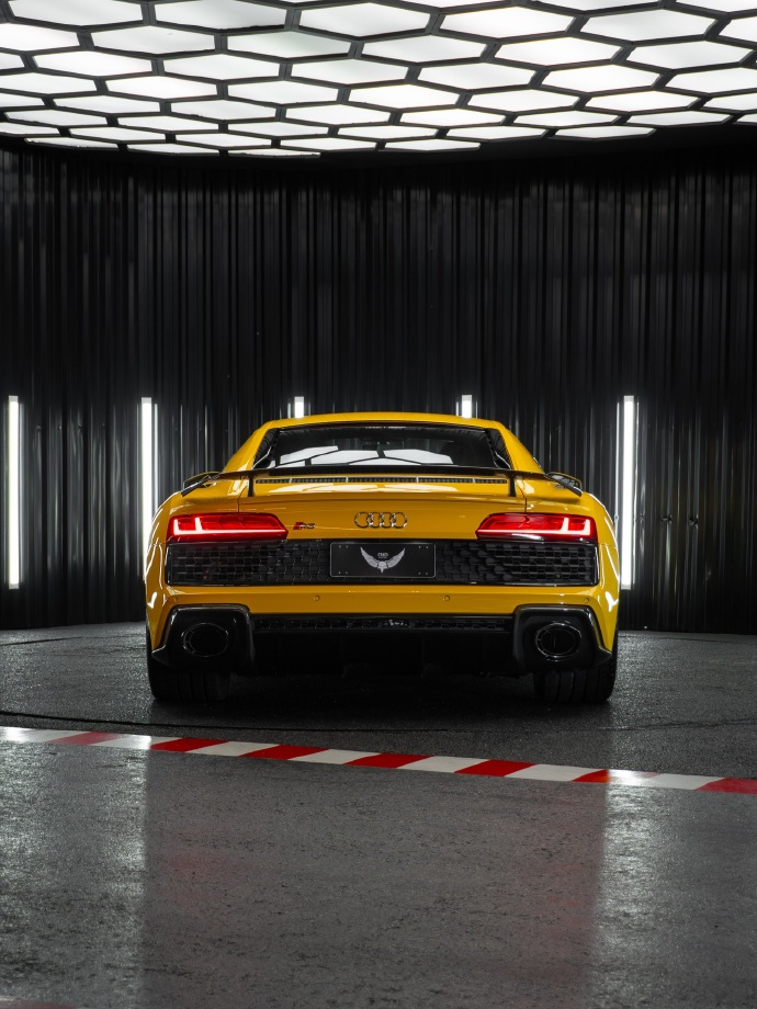 奥迪R8 V10 Performance依旧是燃油超跑里的经典。5.2L V10