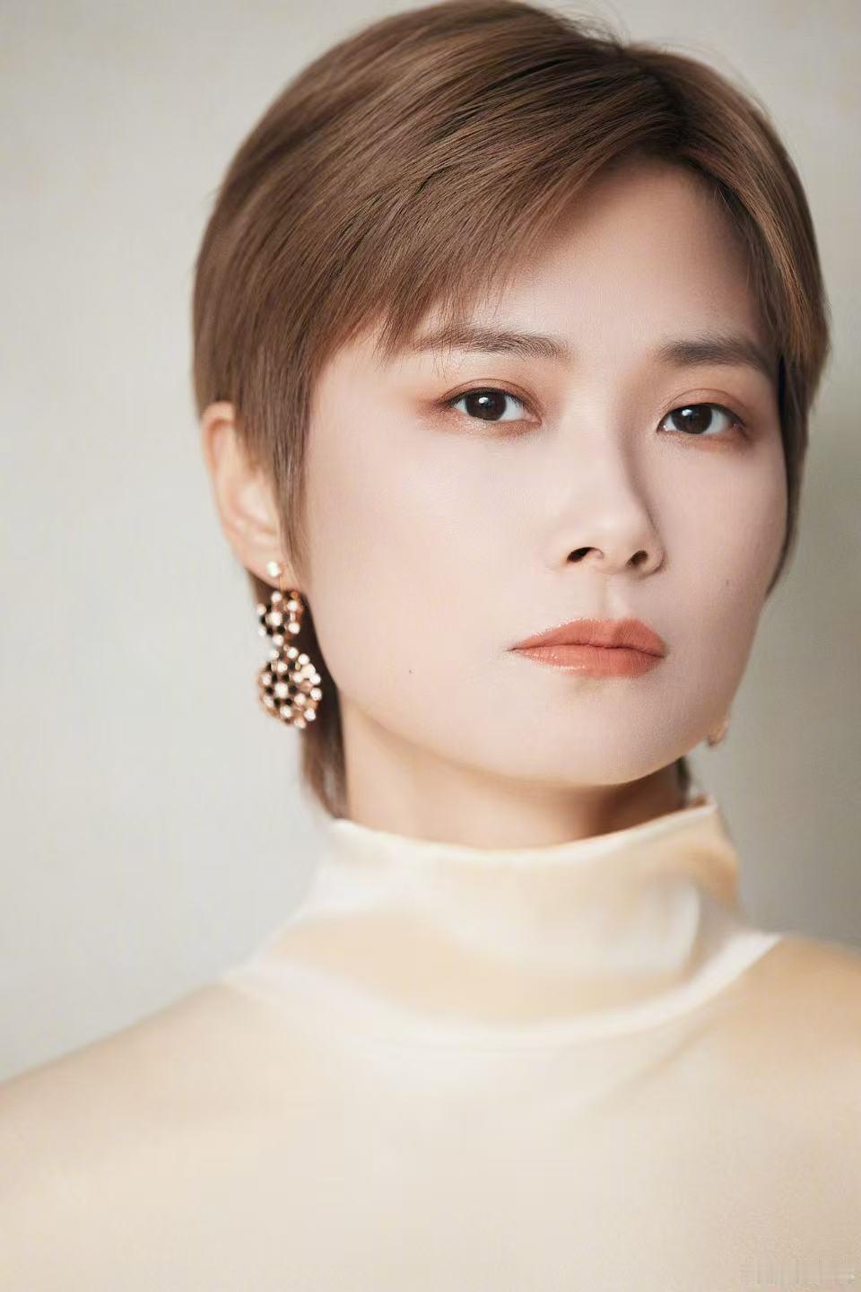 李宇春舞台repo李宇春国乐无双舞台 李宇春舞台repo，超级帅！！已经在期待舞