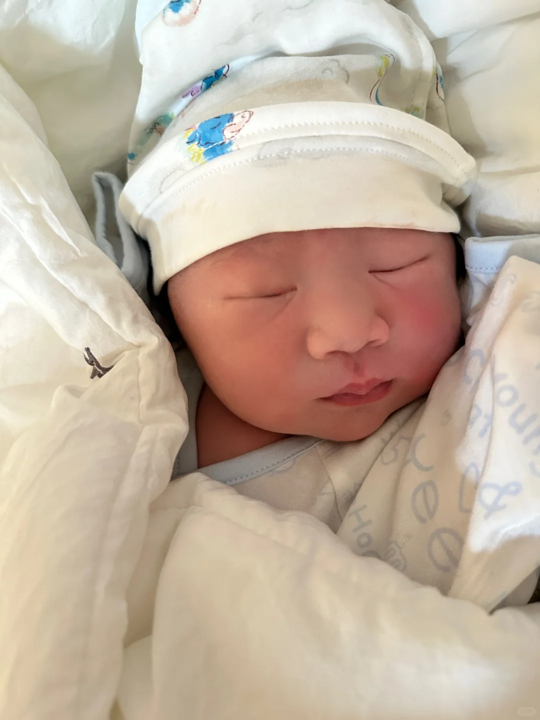 接足月的小龙女出生啦～终于儿女双全啦💗