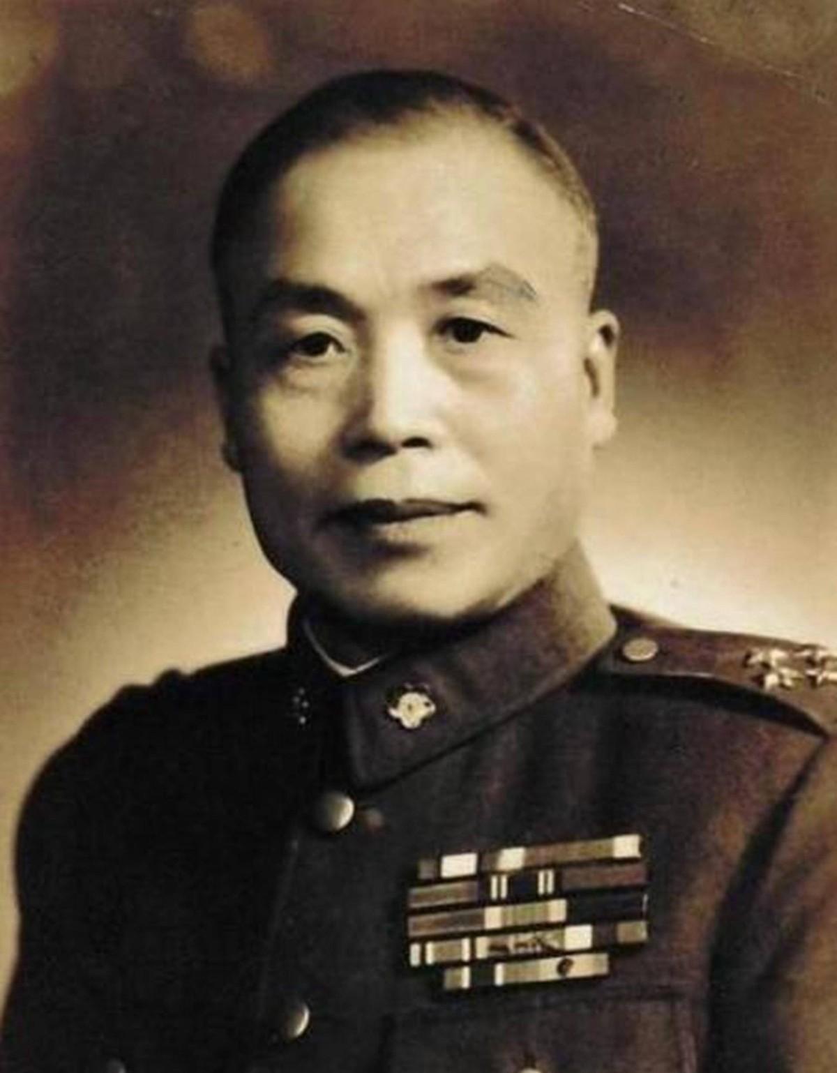 1948年4月3日，蒋介石亲自召见李宗仁劝其放弃“副总统”的竞选，蒋对李说：”你