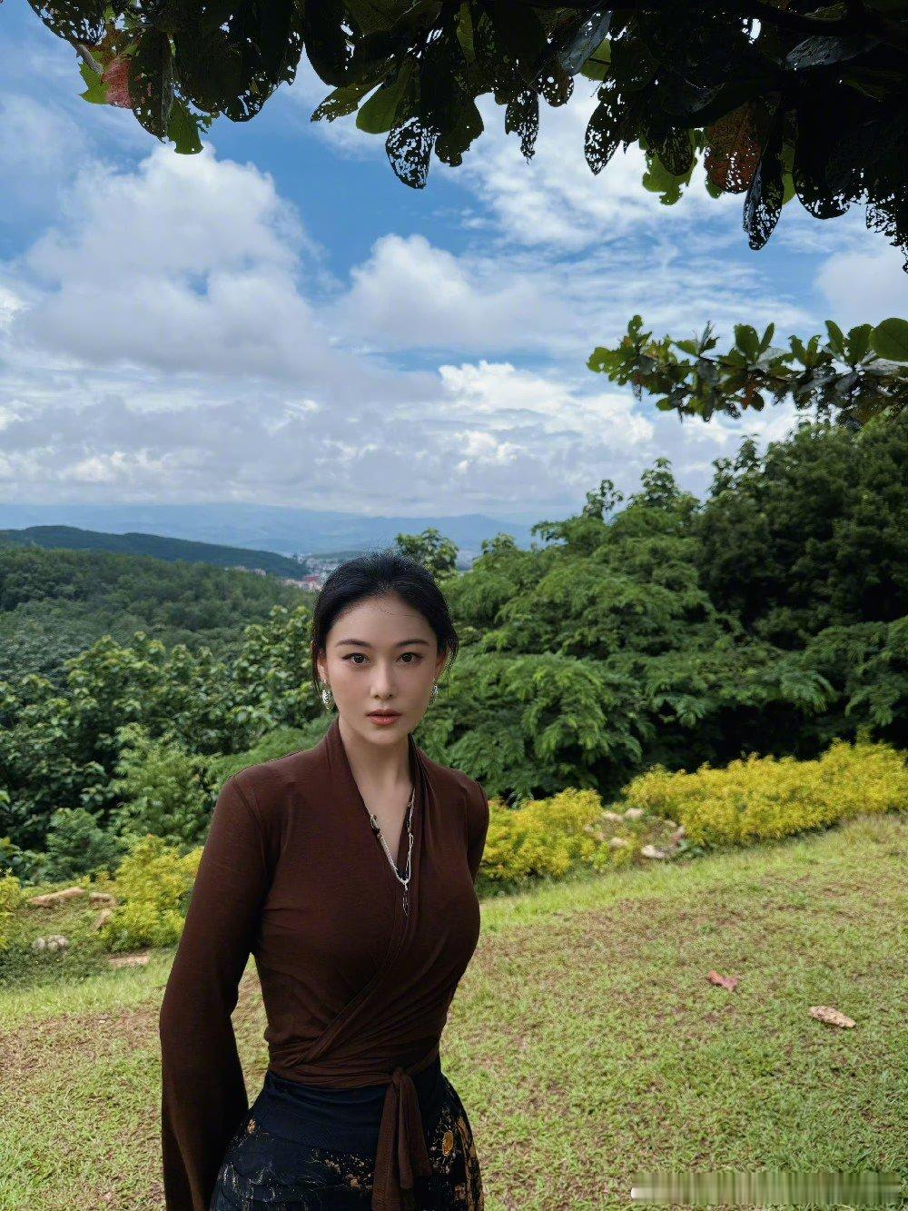 张馨予西双版纳暴走张馨予西双版纳许愿 张馨予在西双版纳暴走了一万步！ ​​​