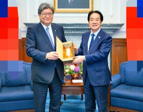 刚说想在一个月后访华，高市早苗就派人私会赖清德，解放军再次出手

22日，日本执