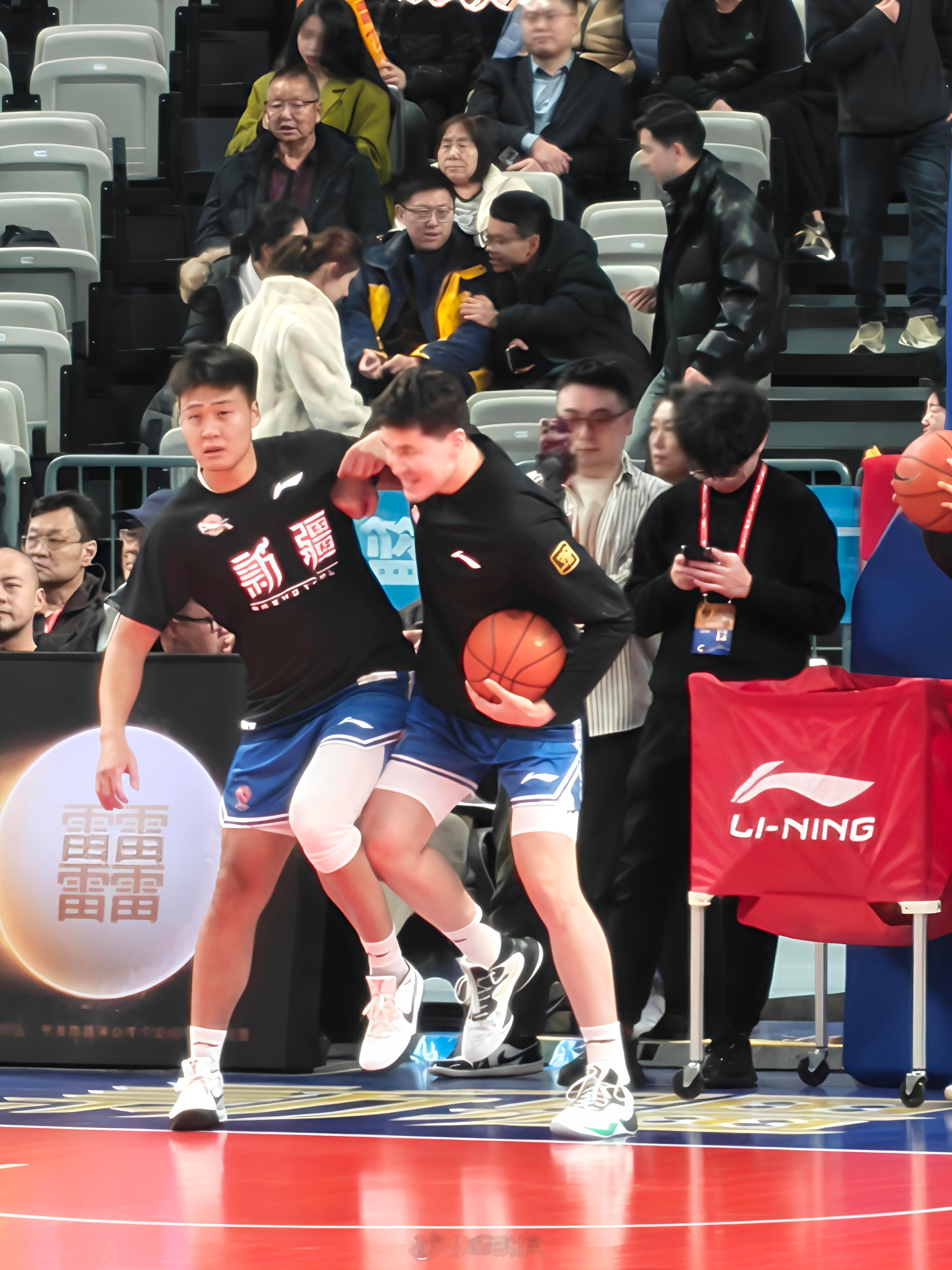 发几张昨日份工作照，一起迎来新的一年！ 