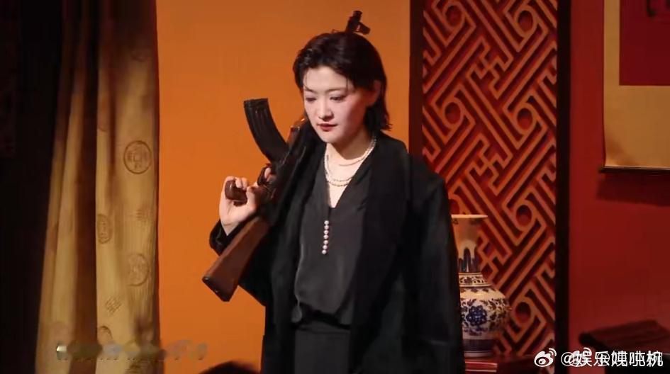 刘同没人抱但有梗抱喜人奇妙夜 刘同的临场反应让人惊叹，没人救场就自己造梗，观众笑
