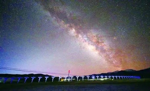 【中国子午工程首次定义太空台风】在距地面100公里以外的广袤空间，太阳风暴时刻威