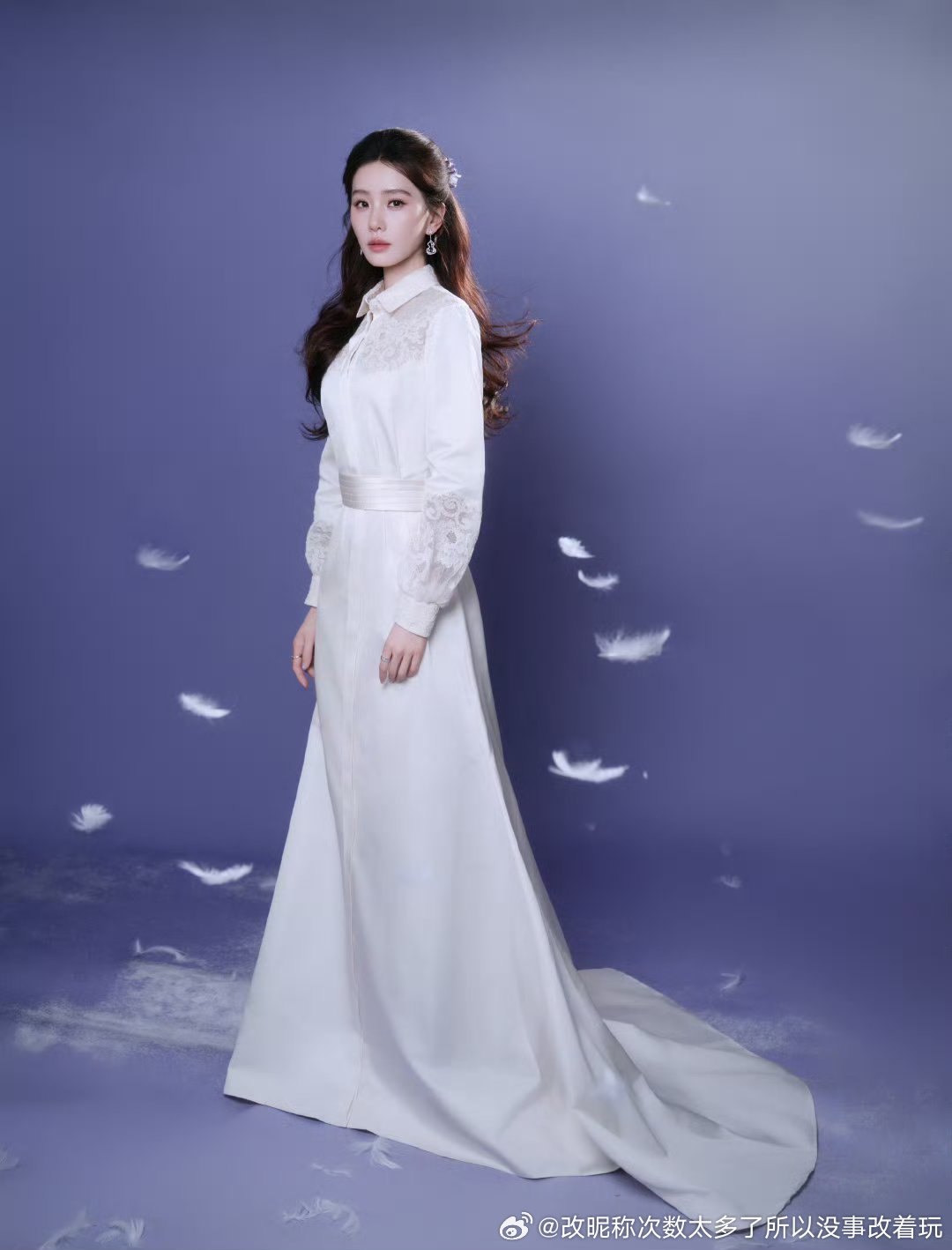 还好吧又不是大活动衬衫配裙子、修身高领配裙子之类的算suit她了 主要是过季损害