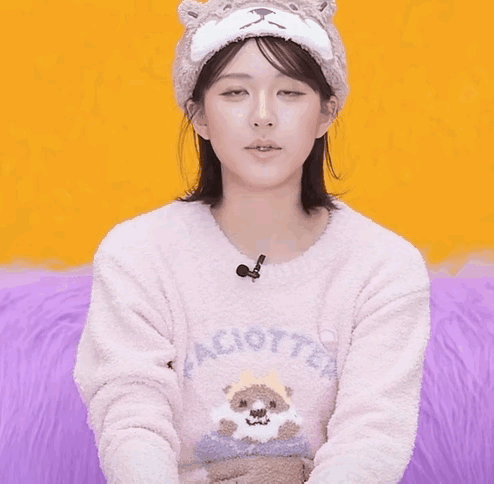 赵露思直播间状态赵露思直播时的着装真的很美，现场还做出搞怪的表情，现在赵露思的气