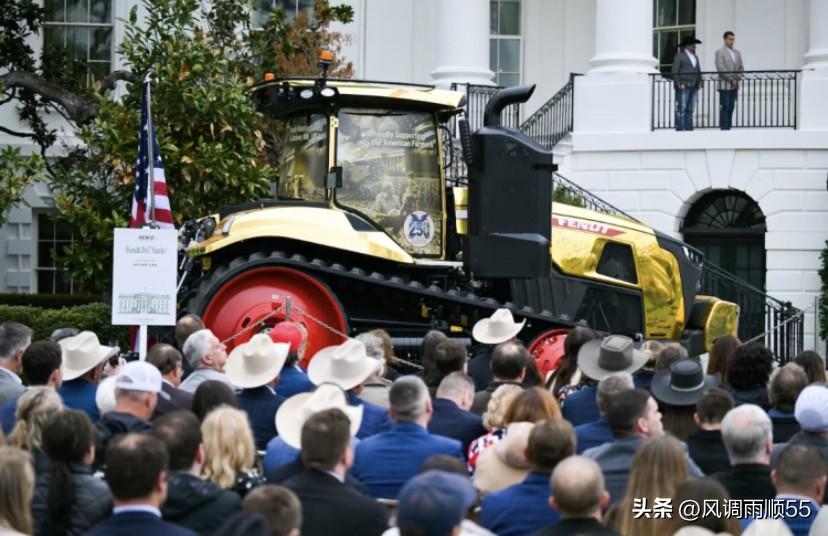 特朗普对金色的东西简直爱到骨子里了，从白宫椭圆形办公翻新金色装饰物，到白宫杜鲁门