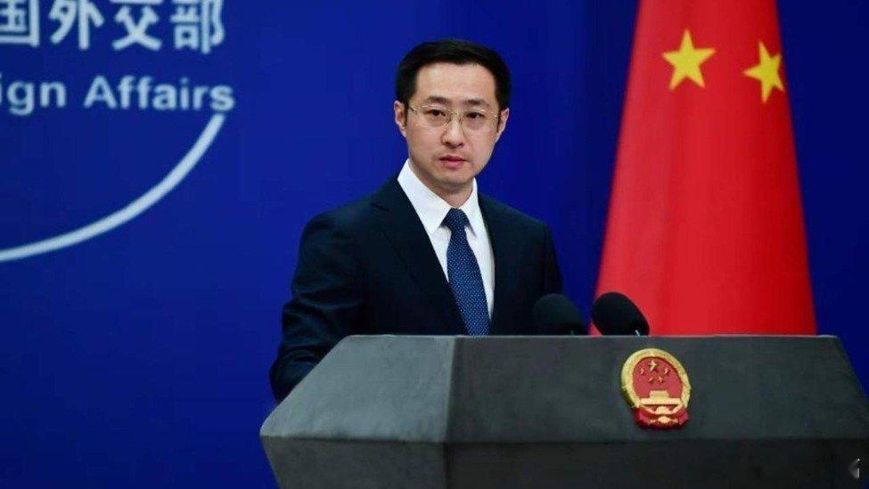 凤凰新闻【特朗普威胁推迟访华，外交部回应】3月16日，外交部发言人林剑主持例行记