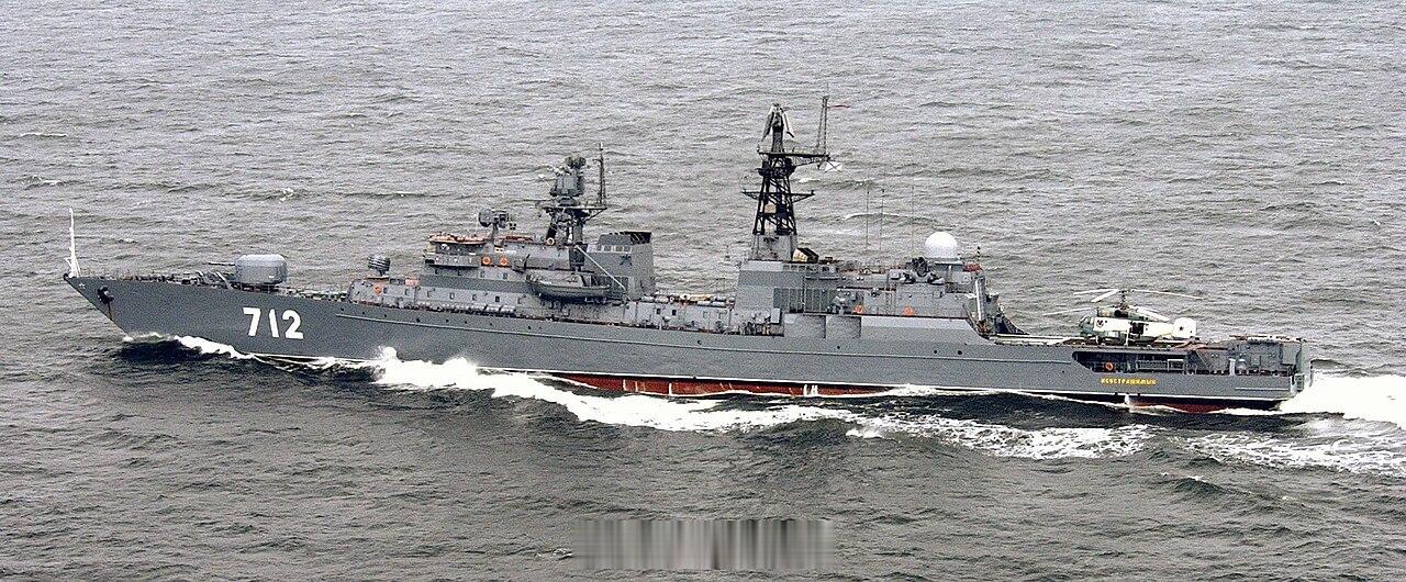 🚢俄罗斯海军无畏号护卫舰在英国普利茅斯以南仅40海里的国际水域进行了实弹火炮演