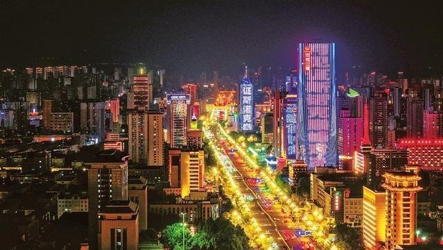 一场斯诺克顶级排名赛，落在太原，却在迎泽大街上点亮了整座城市的夜晚
等数据全部出