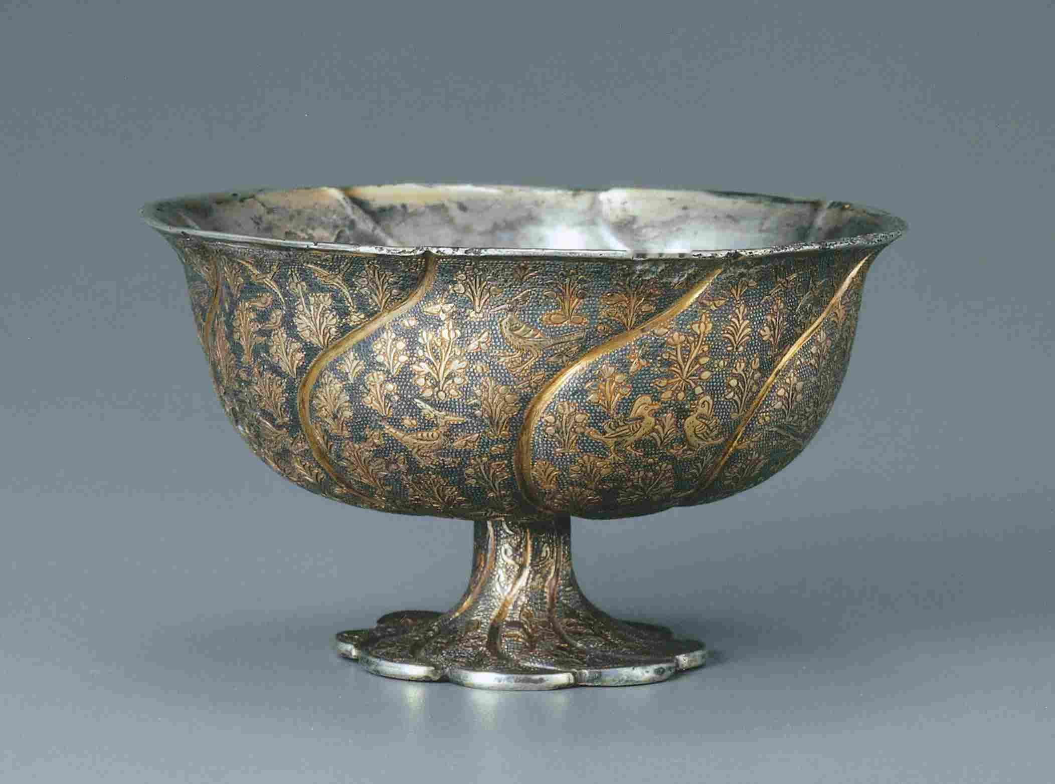 日本冈田美术馆藏唐代银鎏金花鸟纹杯 ​​​