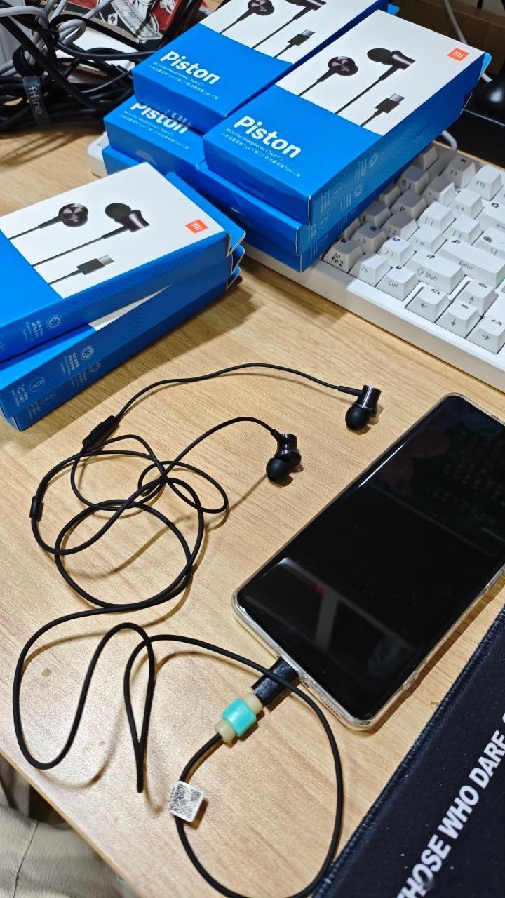 有线耳机 有线耳机这波就是二手商家炒的……之前炒了一波，现在又炒了一波。本质上来