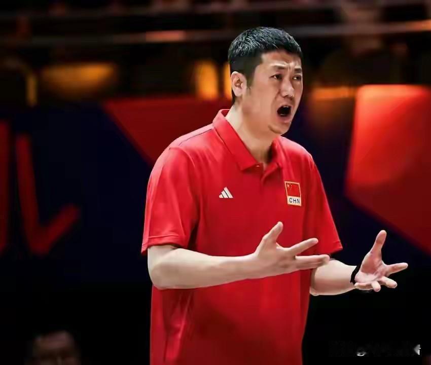 中国女排3:0横扫法国女排，不仅仅是球员表现突出，更因为：
1. 主教练赵导的有