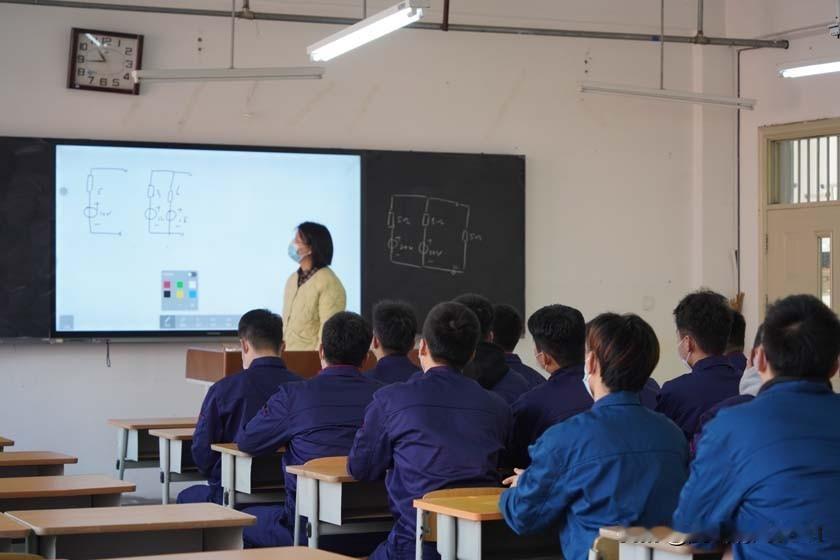 当兵两年回来,出路就是做保安吗?绝对不是。保安只是门槛最低、过渡最易的选项，绝不