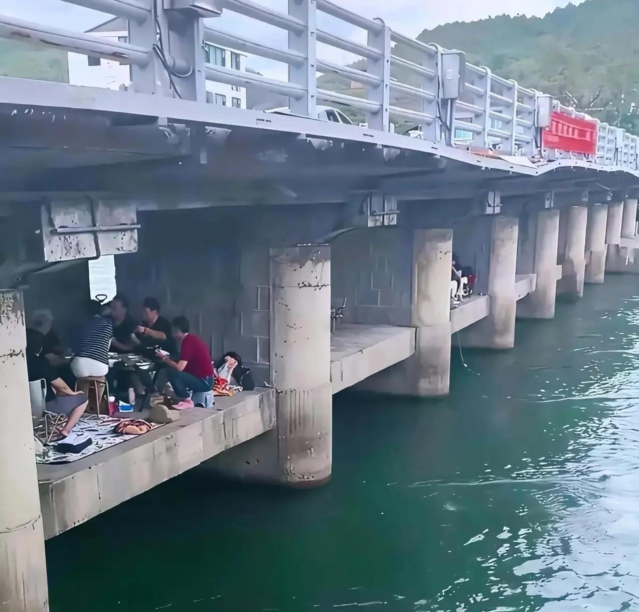 我想知道怎么上去的？ ​​​
