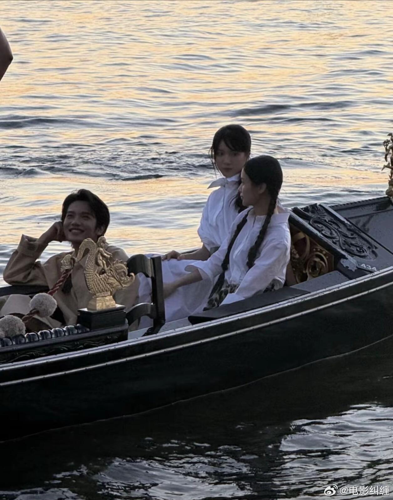 《给阿嬷的情书》三人组木生，淑柔，南枝齐聚威尼斯。好奇妙的感觉，戏内相识于水，离