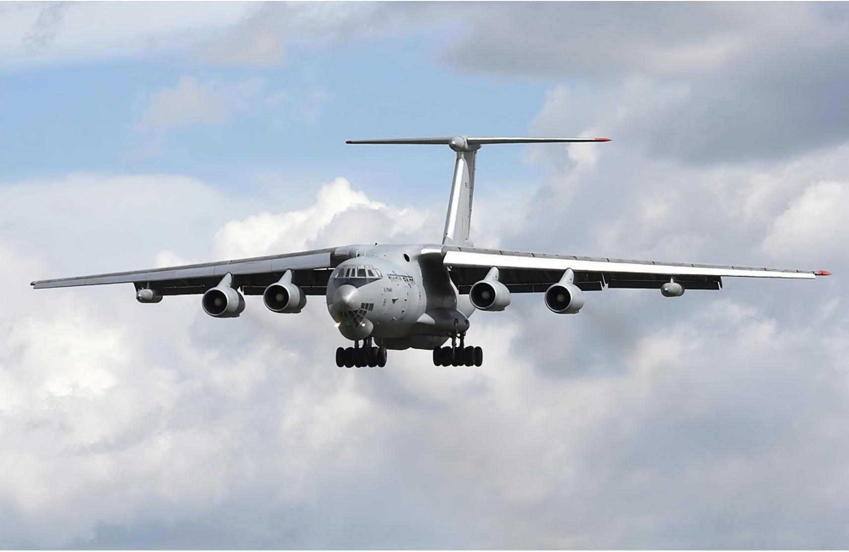 每天认识一件兵器 苏联/俄罗斯伊尔-78“大富翁”空中加油机机身长度：46.59