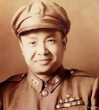 在淮海战役中，对蒋介石打击最大的并非傅作义或陈明仁，而是潜伏21年、起义仅用三小