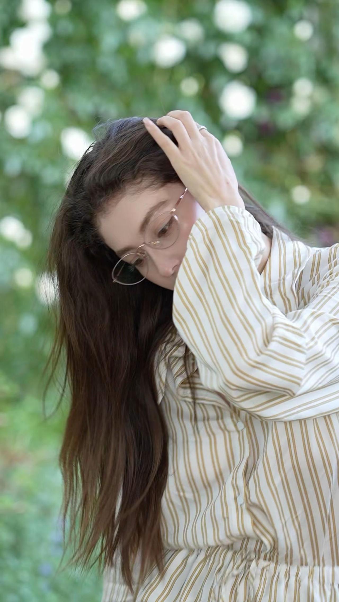 今天沾点知性美在身上的 法式穿搭