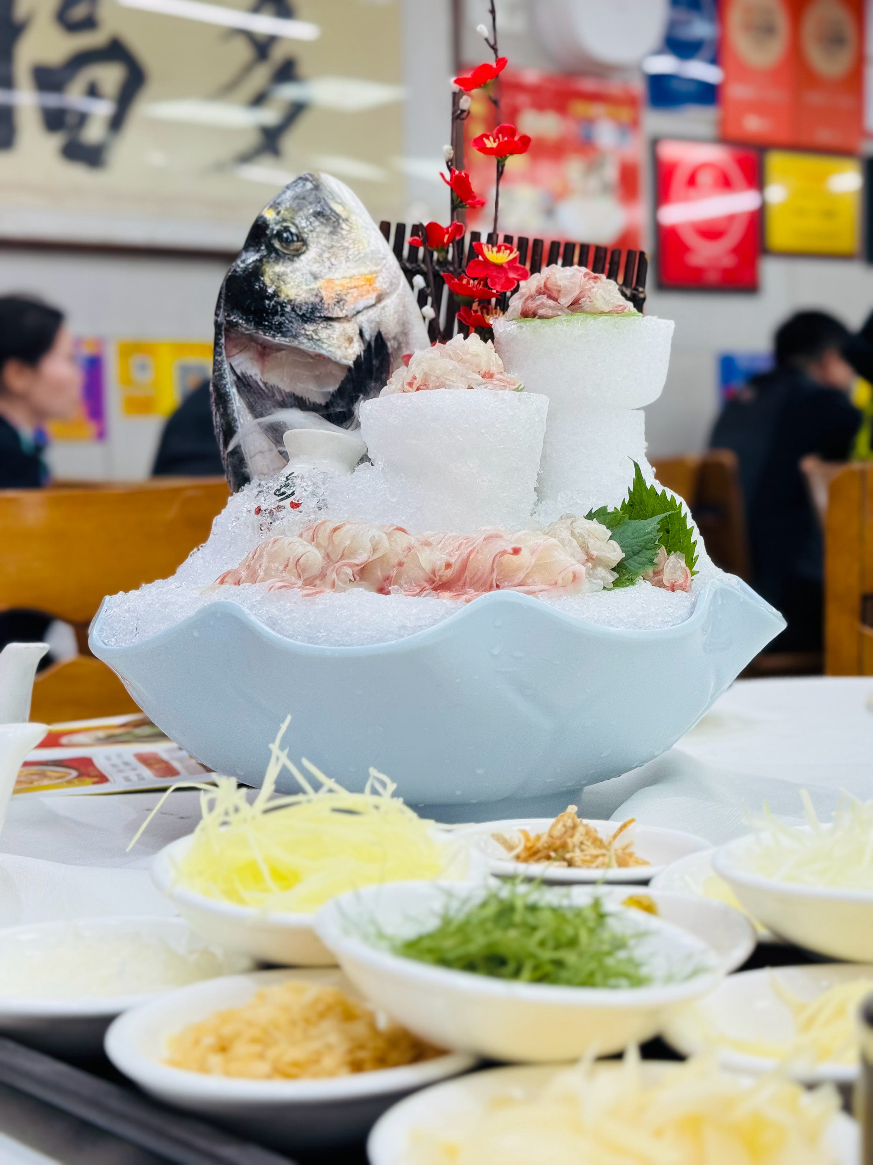 极力推荐的鱼生店，说到广州得接一下烟火气，鱼生必须要接地气，味道真不错！餐厅烟火