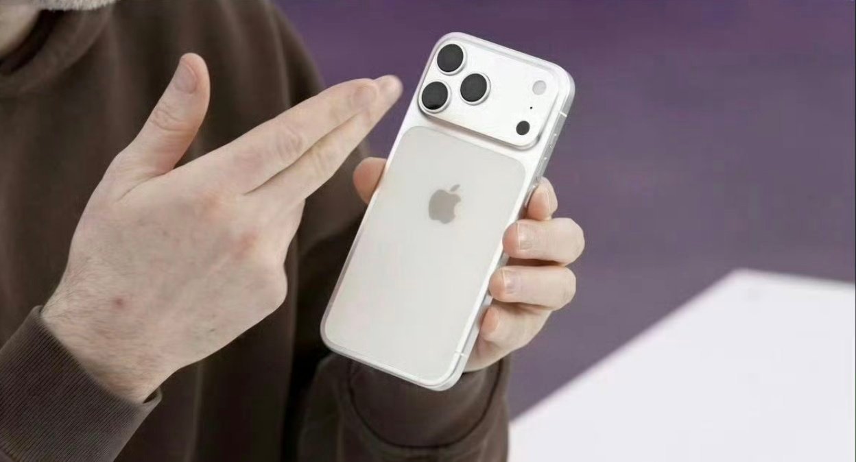 iPhone17Pro 丑丑，大家都说丑，结果买的时候都在买，就很无语了，特别是
