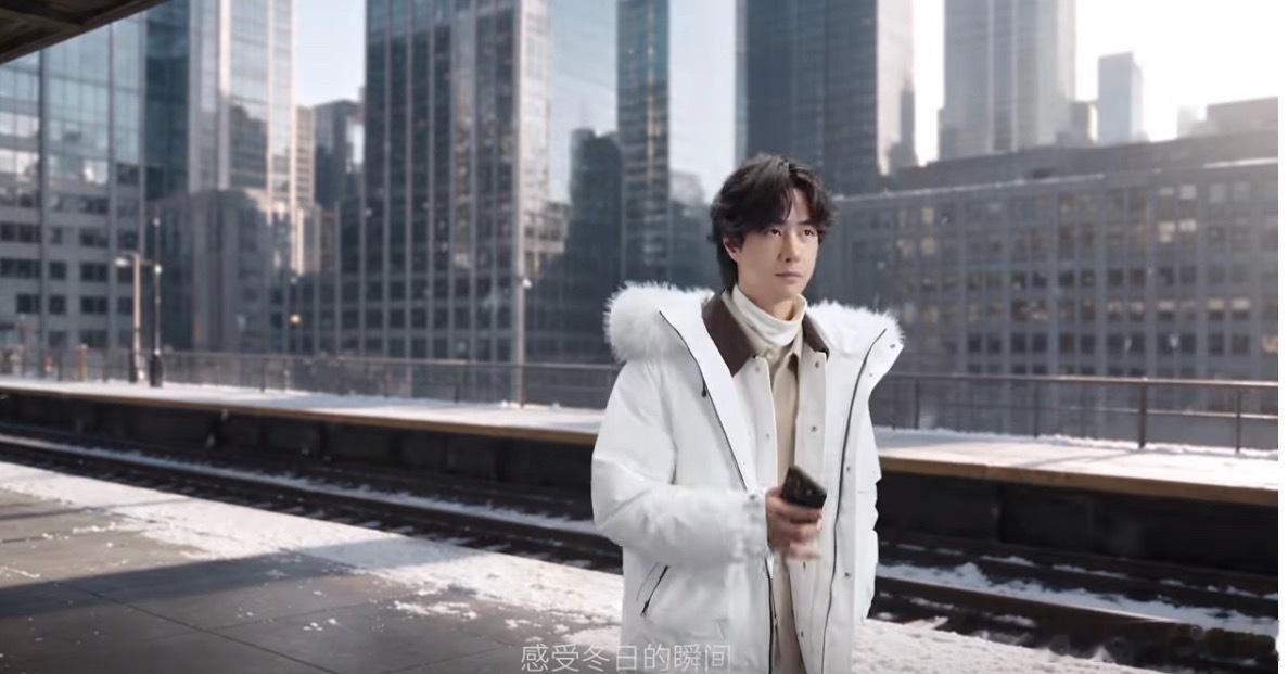 王一博以纯品牌全球代言人以纯王一博冬日来信  ❄️白色是冬日的留白，也是王一博最