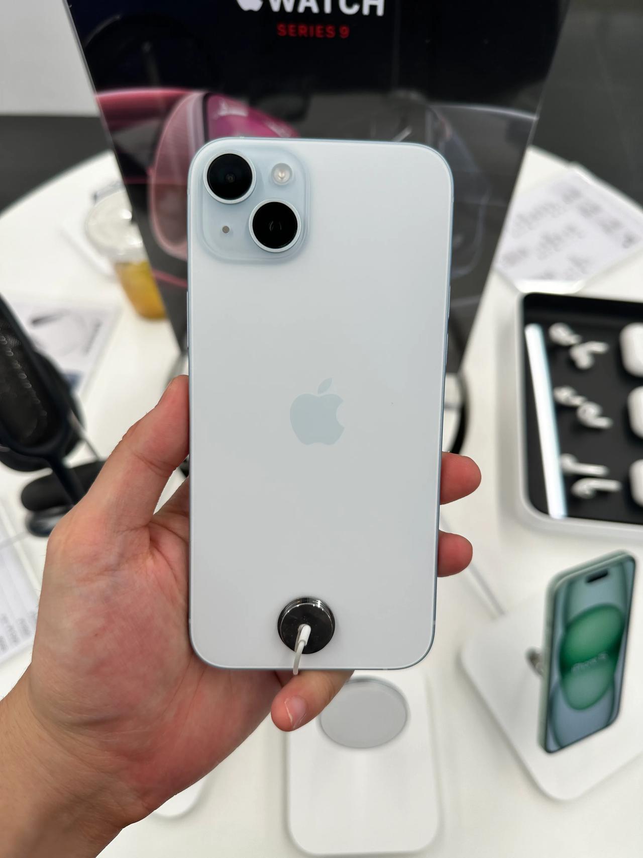 上手了iPhone15 Plus，真的有点心动，4800万像素，主摄还有2X拍视