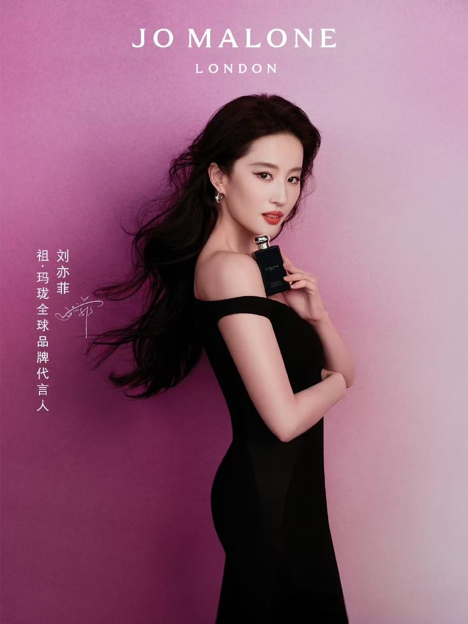 新图出炉！
刘亦菲 的广告图真的完全高水准，连头发丝儿都是美的！