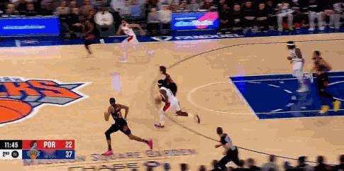 迪亚瓦拉进攻犯规！！ 