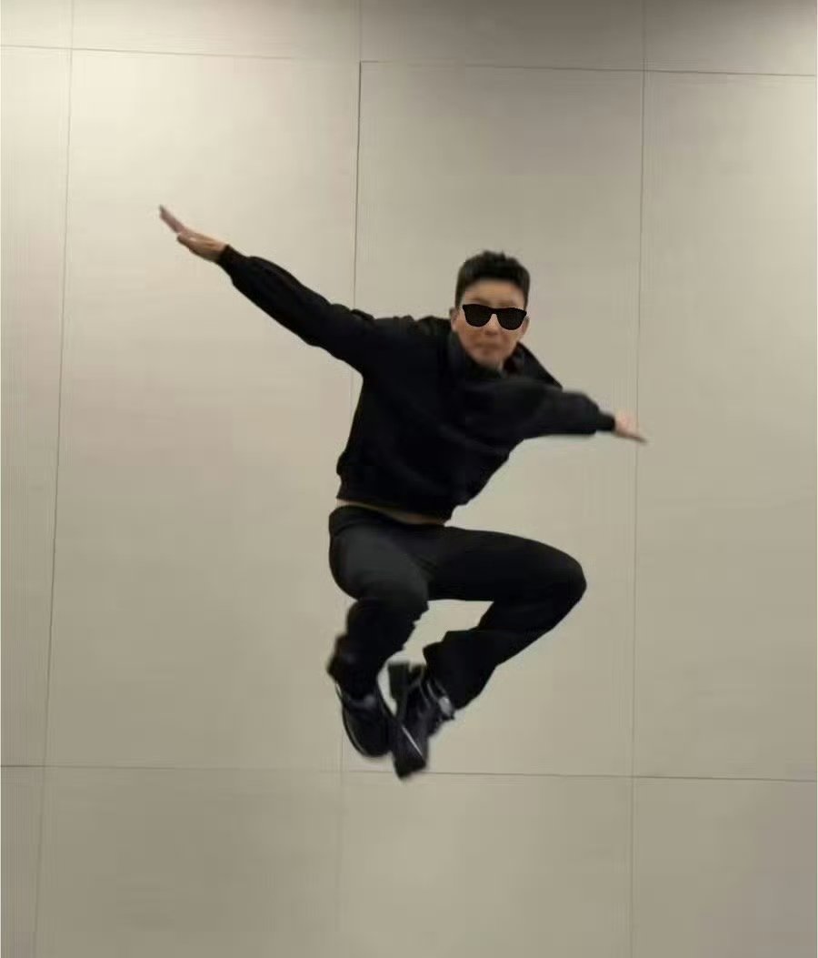 刘畊宏中国人能飞 刘畊宏上披哥先学表情管理 谁懂！刘畊宏训练氛围感拉满，奋力跳跃