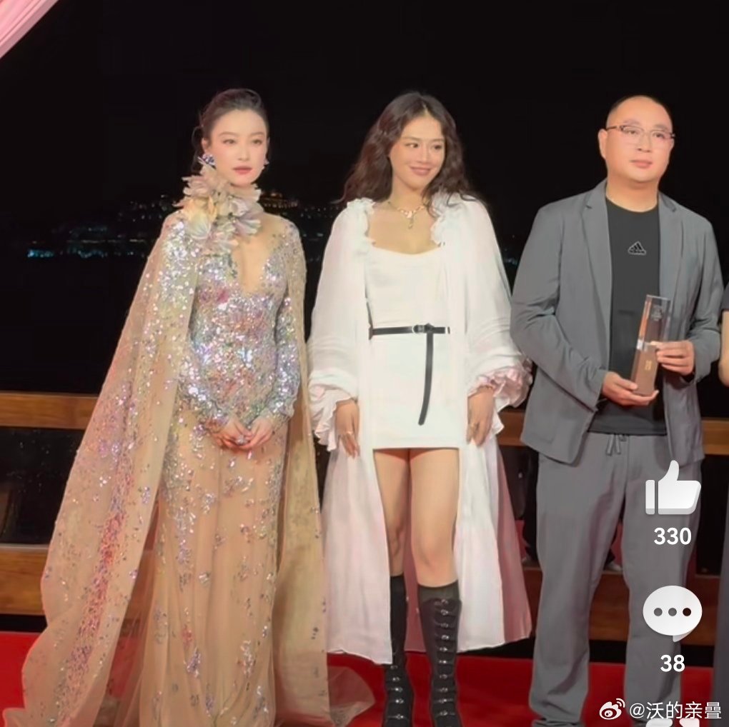 感觉倪妮还不如纯姐好看了啊 ​​​