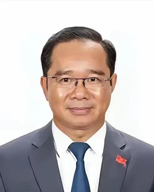 越南学者直言：
中国是亚洲崛起的“隐形支柱”
 
近日，越南国立大学阮文泰教授的