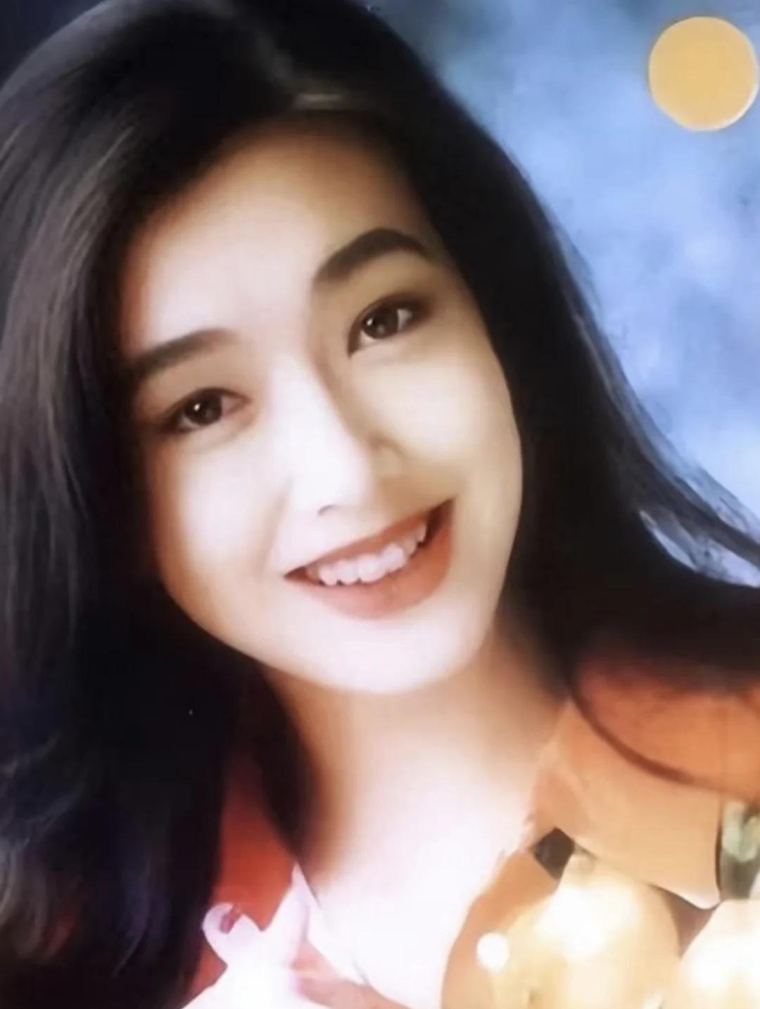 老辈子里的万人迷江珊
江珊是上个世纪父辈们的国民女神，可以说是在那个年代的爆剧女