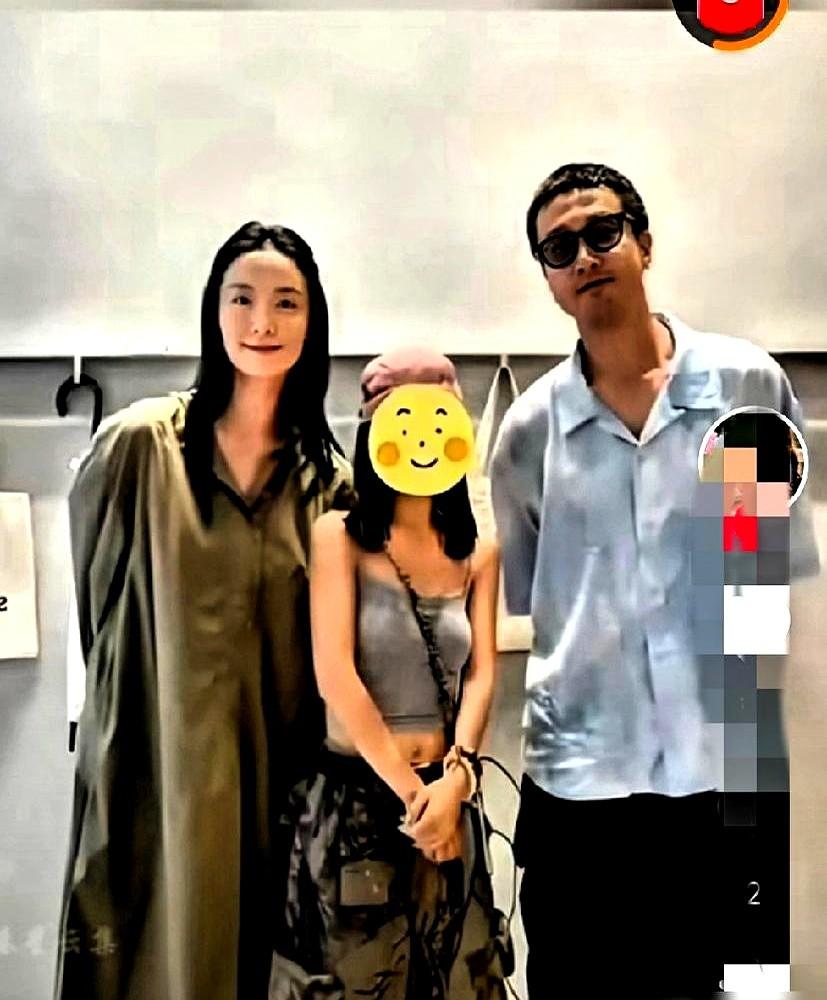 娱乐圈里，婚姻好像非得演给别人看。

王传君却直说，婚姻是“选择”，图个“舒服”