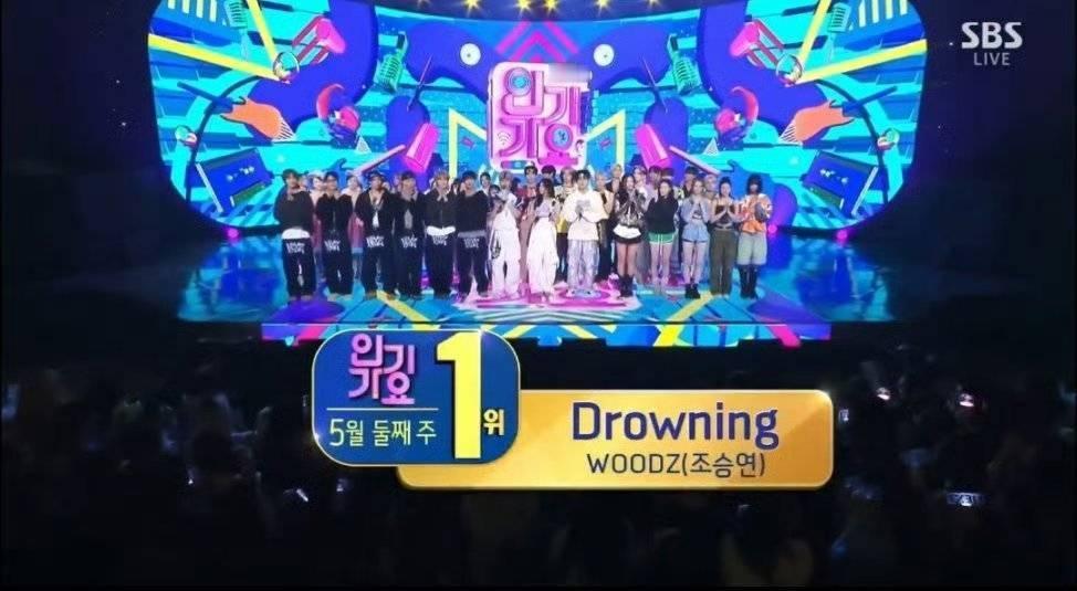 曹承衍Drowning初一位曹承衍军白期一位  恭喜🎉曹承衍军白期一位！！ ​