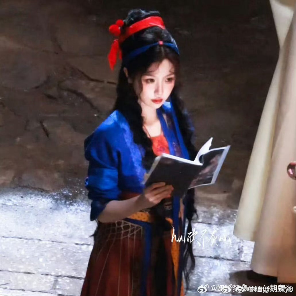 虞书欣的蚌精妆造真的是造型师炫技之作，完全符合人物设定，美死了虞书欣念相思蚌精妆