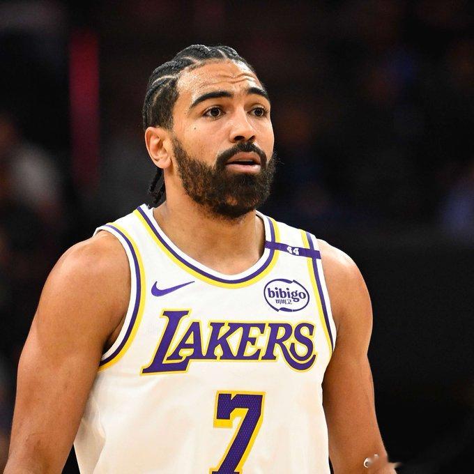 湖人交易得到肯纳德湖人老鹰交易 Shams报道，湖人与老鹰达成协议，湖人送出文森