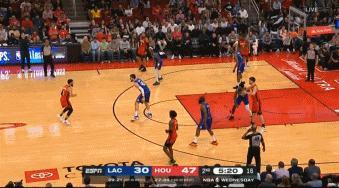 #NBA# 火箭和快船到底谁背靠背啊？[吐舌]
     范弗里特三分轰进打停快
