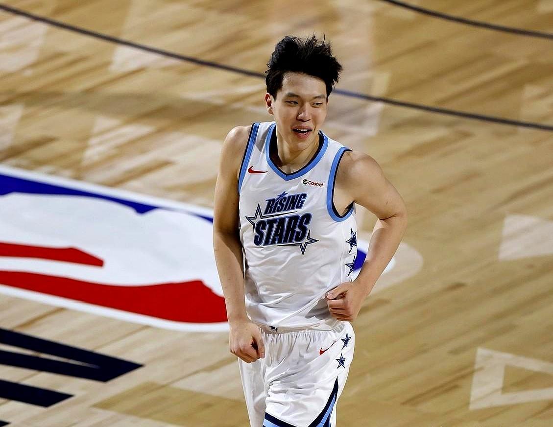 半决赛打到40分累趴下，万众期待的总决赛25分就草草收场。
 
球员在半决赛拼到