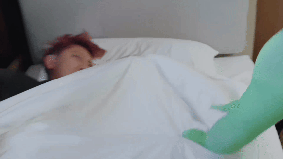 宇宙闪烁请注意尺度谁懂啊《宇宙闪烁请注意》这期澡堂特辑也太敢了！7个男艺人穿露背