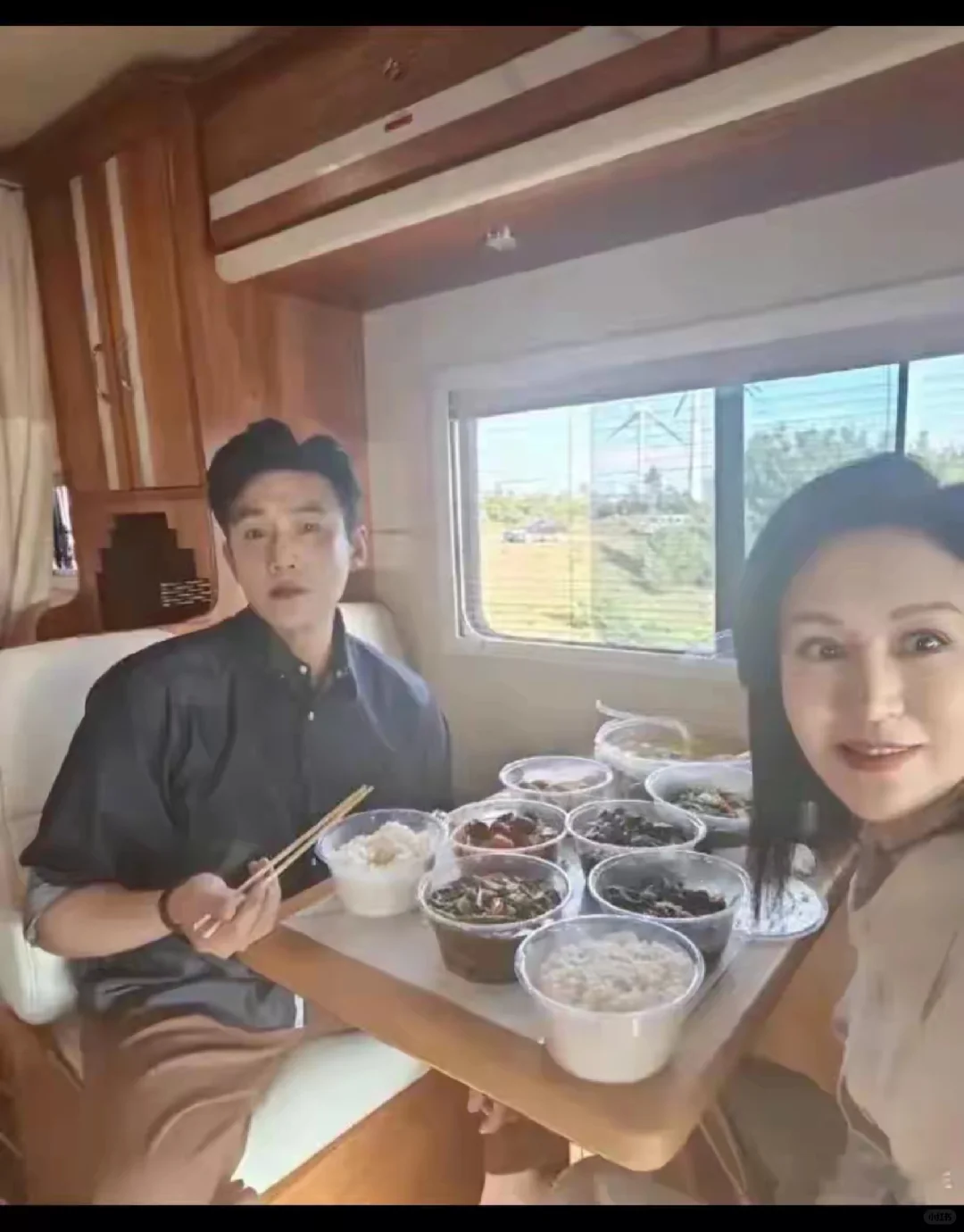 两个人点7个菜吃的完吗？