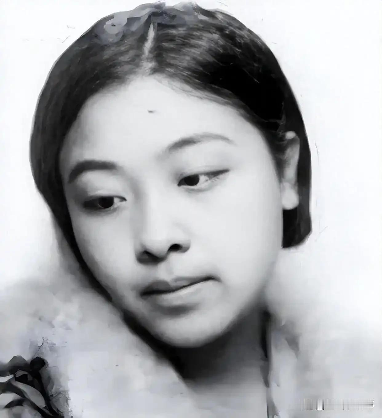 1942年丁玲发表《三八节有感》，立刻引发风暴，并且直接扭转了她此后的人生轨迹。