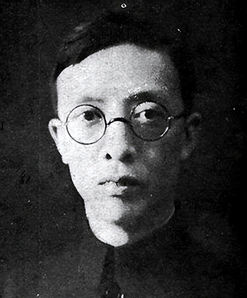 1947年，特务头目叶秀峰读报时，竟因一则“招寻银老太太”的内容而停下目光
19