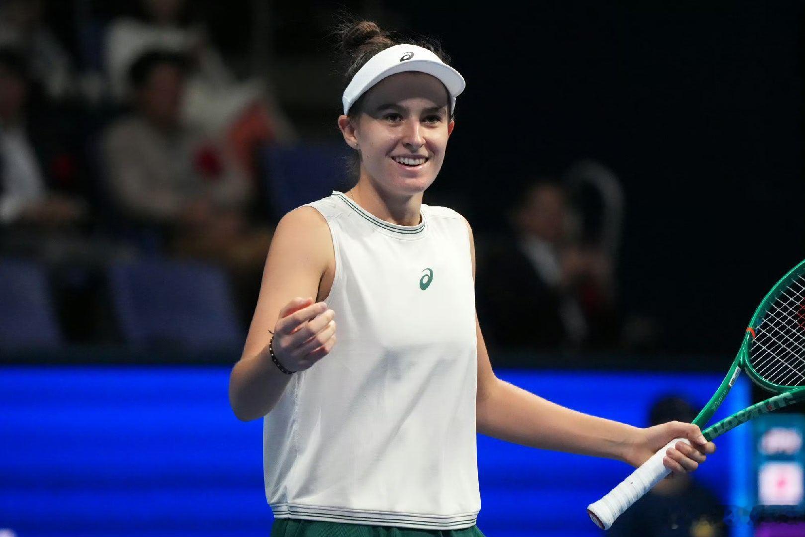 10月30日WTA500东京站1/4决赛，外卡选手波汉科娃迎来突破，以7-6(3