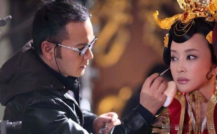 75岁刘晓庆再演短剧武则天，化妆师还是毛戈平，王者配王者等于王炸。

刘晓庆现在