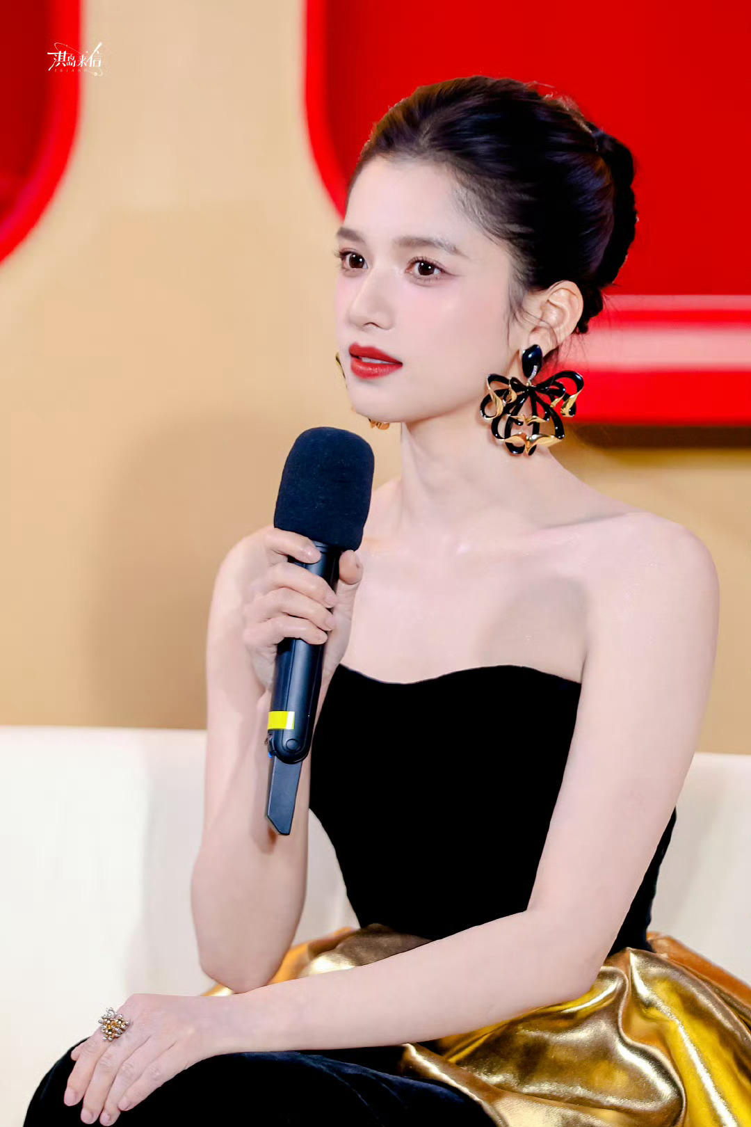 成毅站姐拍的张婧仪成毅站姐镜头下的张婧仪 这真的太美了！仪好美，站子好会拍 ​​