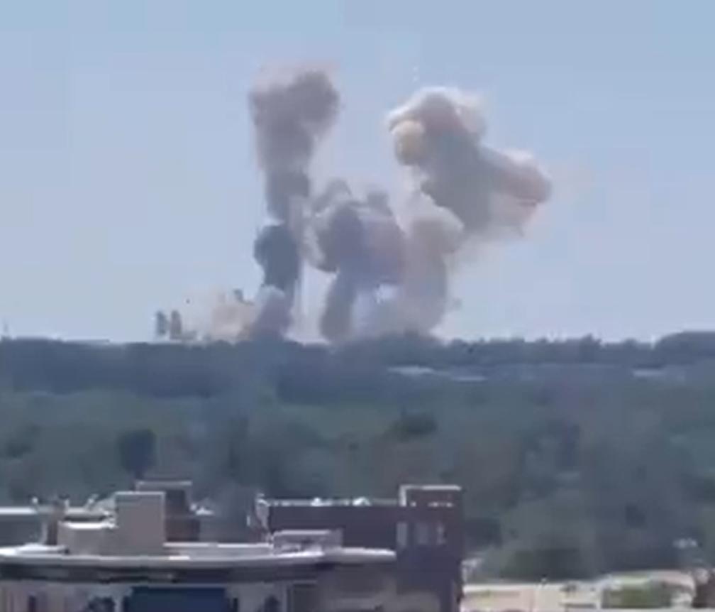 今天上午 11 点 20 分美国轰炸了伊朗基什岛机场